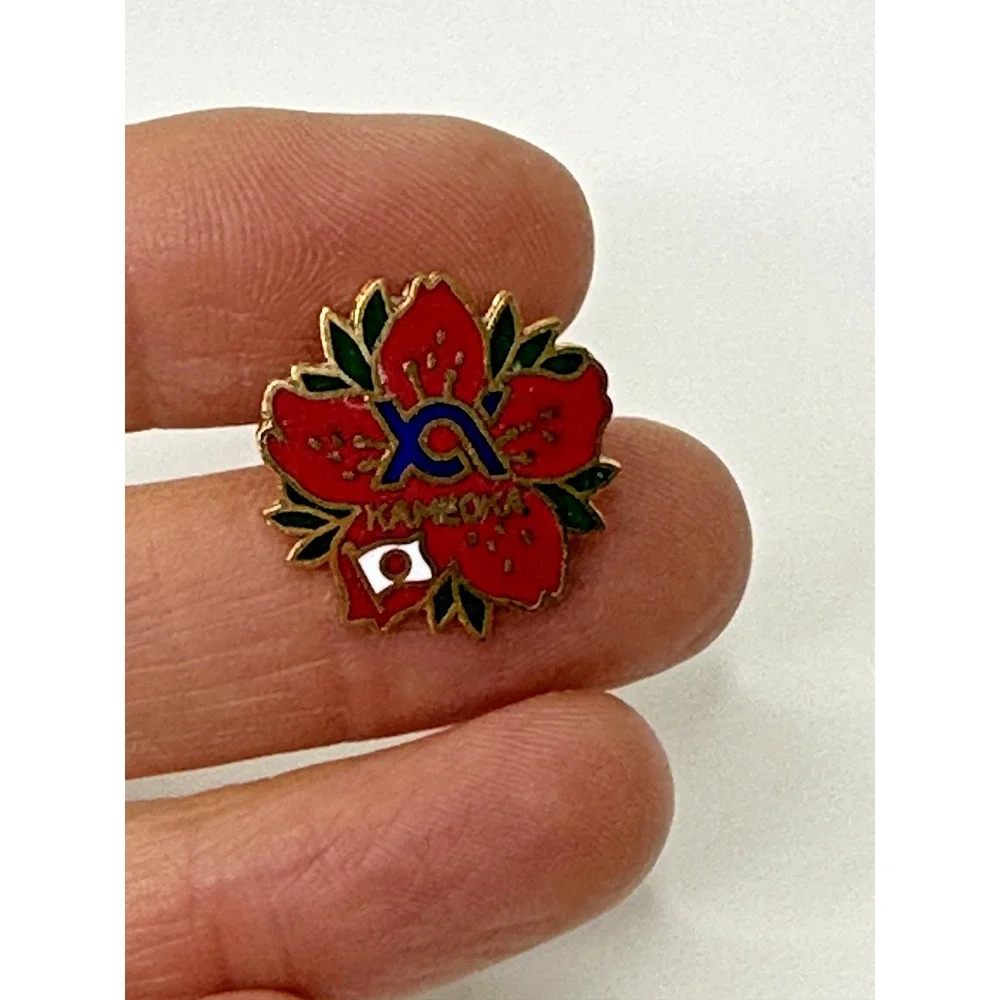Vintage Kameoka Japan Red Flower Brooch Pin Gold Tone Metal Flag